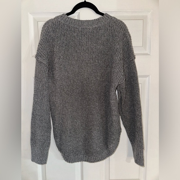 Women’s Sweater - Picture 2 of 4